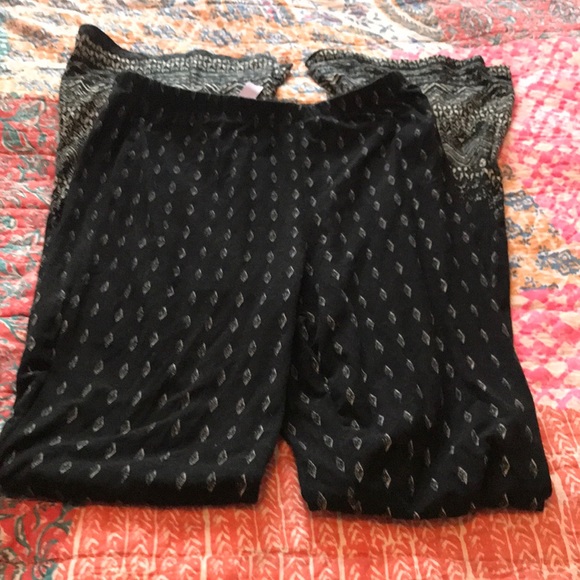 Francesca’s Black Paisley Bell Bottom Pants - Picture 1 of 4